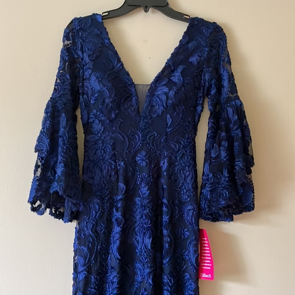 Betsy & Adam Dresses & Skirts - Betsy Adam velvet evening gown